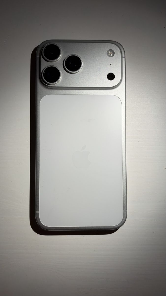 Apple Portables: iPhone 17 Pro Max 512GB Silver – D'occasion à Lupfig par mari_lgd 1