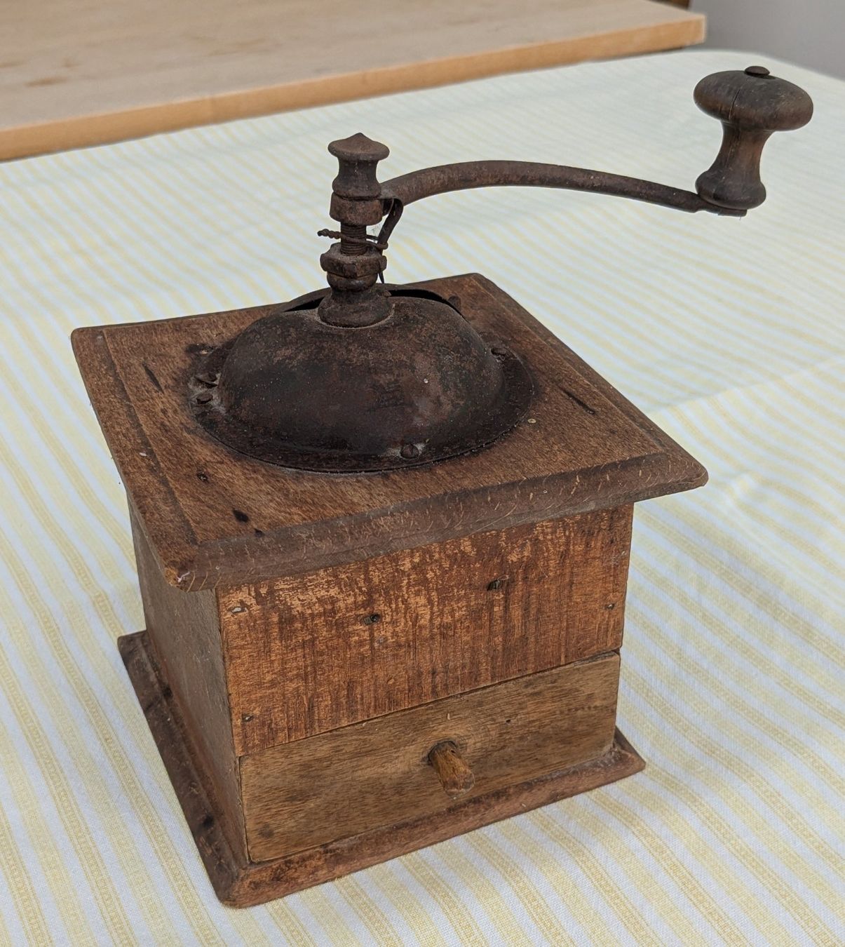 Elettrodomestici da cucina: Kaffeemühle antik aus Holz – Usato da Giffers venduto da agu25 1
