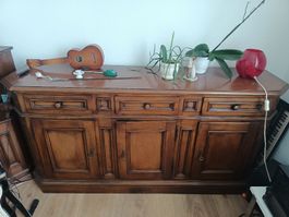 Antikes Bauernbuffet 
