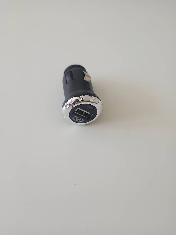 Unità & Adattatore: USB Stecker für Zigarettenanzünder im Auto – Usato da Altdorf UR venduto da sportlife