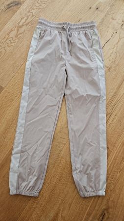 Sporthose Primark beige Grösse 134 ungebraucht