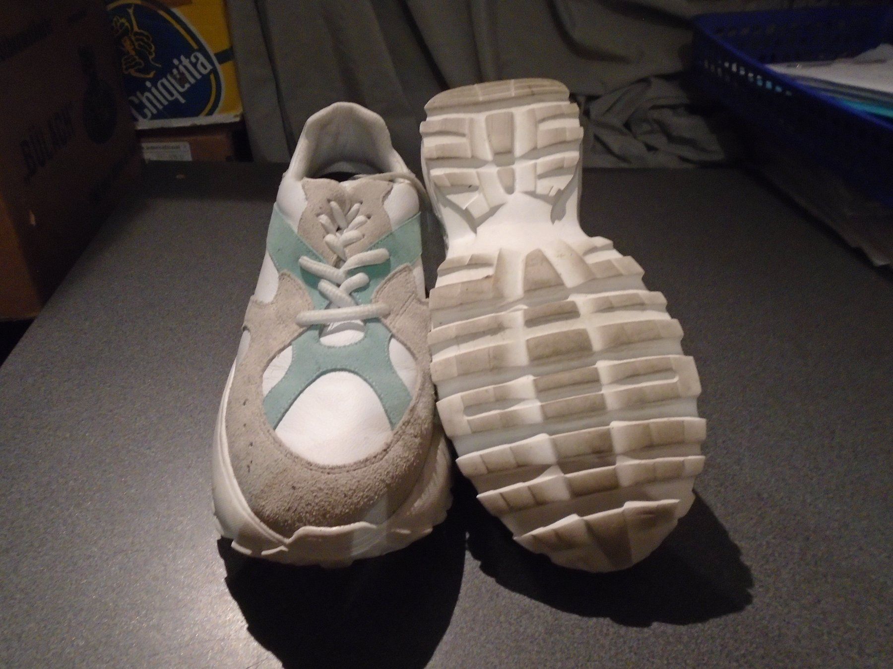 Scarpe da donna: Turnschuh / Sneaker Grösse 40, weiss/hellblau – Usato da Zürich venduto da Motzkuh