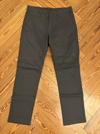 Uniqlo Herren Chino Dunkelgrau W32 Stretch