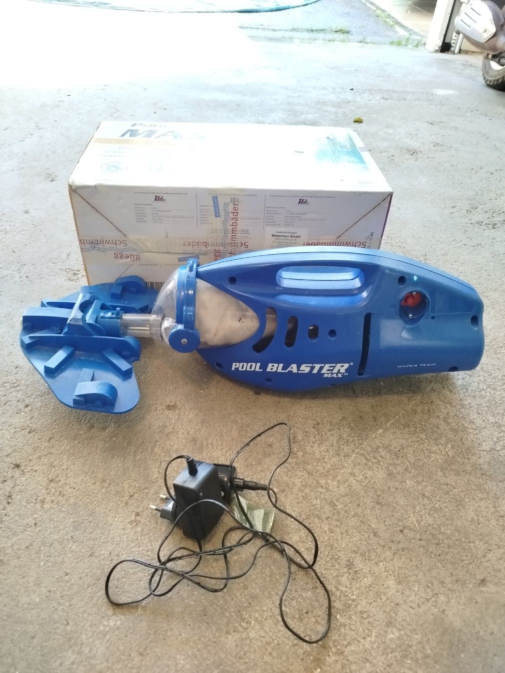 Piscine: Pool Blaster Max Cordless Pool and Spa Vacuum, Poolsauger – Usato da Steg im Tösstal venduto da KiwiGrafikMaurer 2
