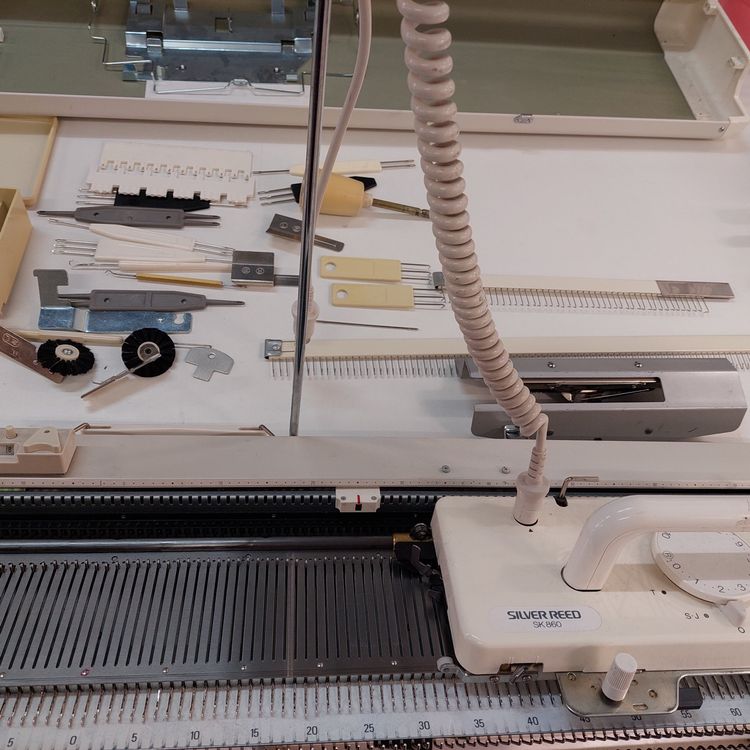 Strickmaschine Silver Reed SK860 mittelstricker+ Doppelbett (Gebraucht ...