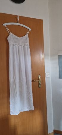 Schönes weisses Sommerkleid