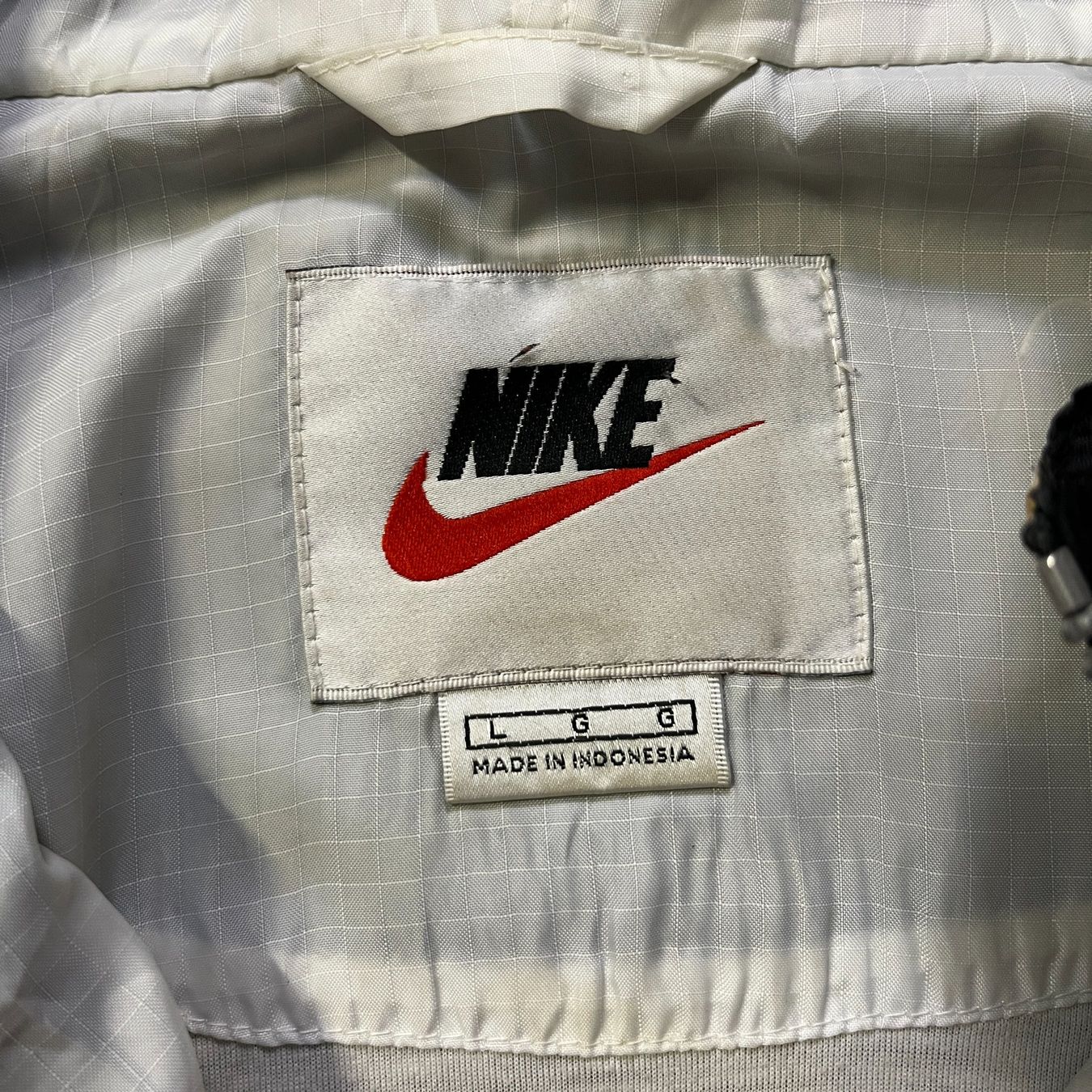 Nike Giacche: Vintage Nike Trackjacket (L) – Nuovo (secondo la descrizione) da Chamoson venduto da Sapoloshop 2