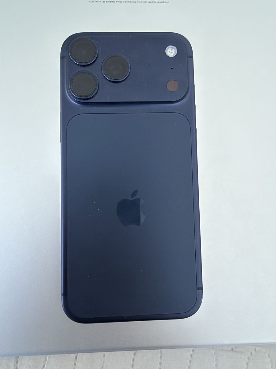 Apple Portables: iPhone 17 pro Max iCloud gesperrt – Défectueux à Zürich par gho_6zlg