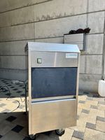 Commercial crushed ice Maker - Great Condition