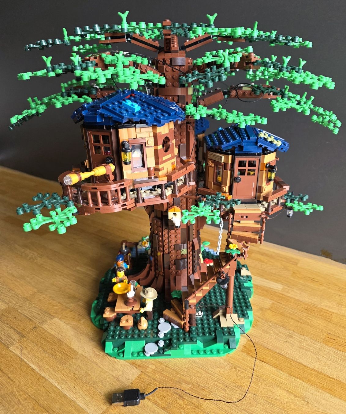 Lego Baukästen: LEGO Ideas Baumhaus 21318 mit Beleuchtung – Gebraucht aus Basel von regnam 8