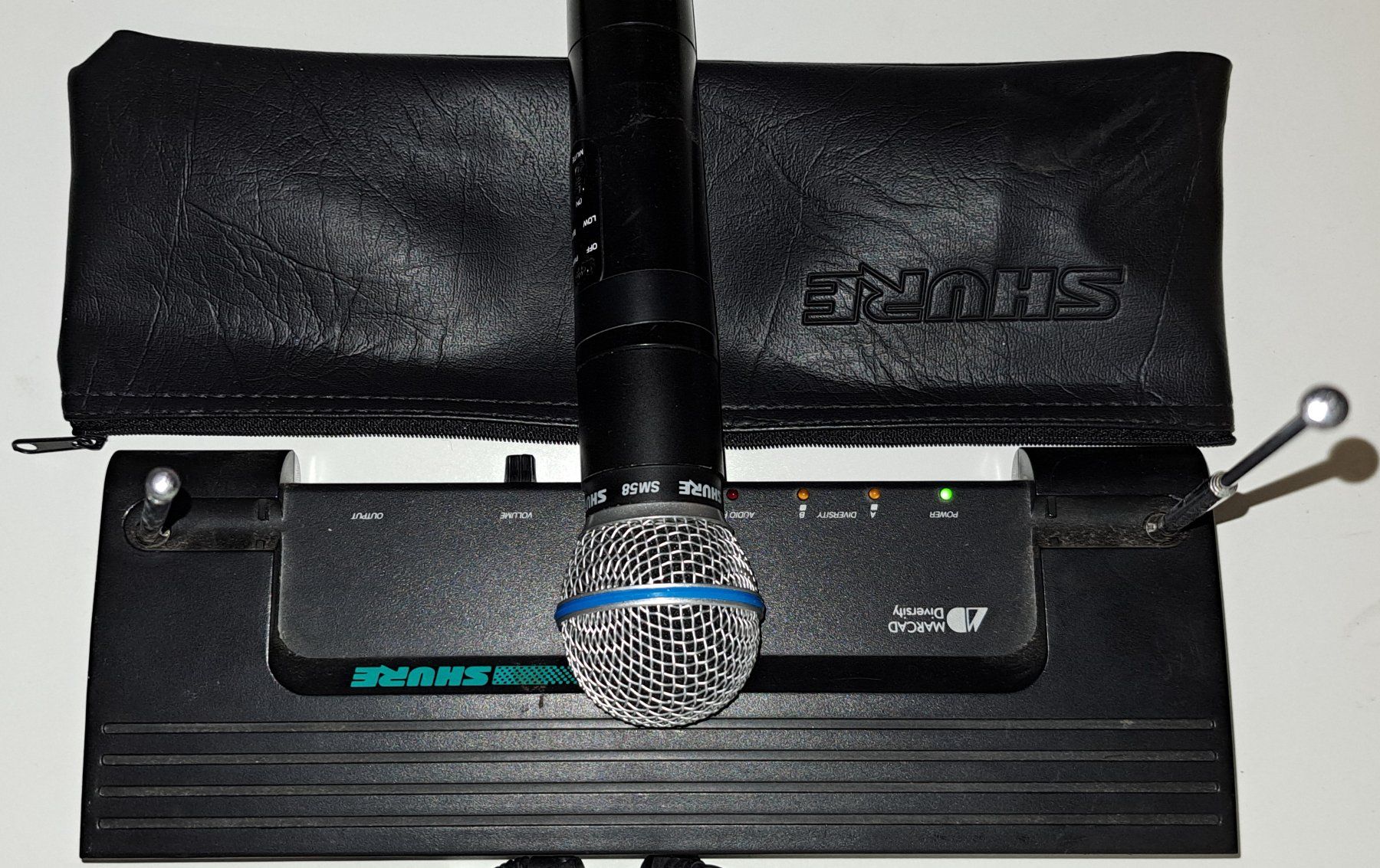 Shure Microfoni: Mikrofon-Funkmikrofon Shure SM 58 + Empfänger – Usato da Schlieren venduto da Rcaliforni 1