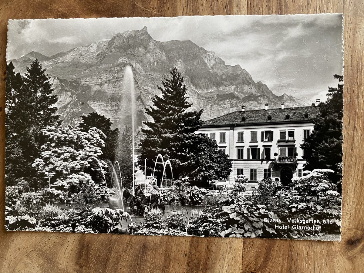 Cartoline postali: Ansichtskarte Glarus Volksgarten und Hotel Glarnerhof 1952 – Usato da Thörishaus venduto da luc_nsv9