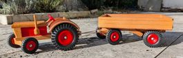 Holz-Traktor mit Steuerung und mit Anhänger (kippbar)