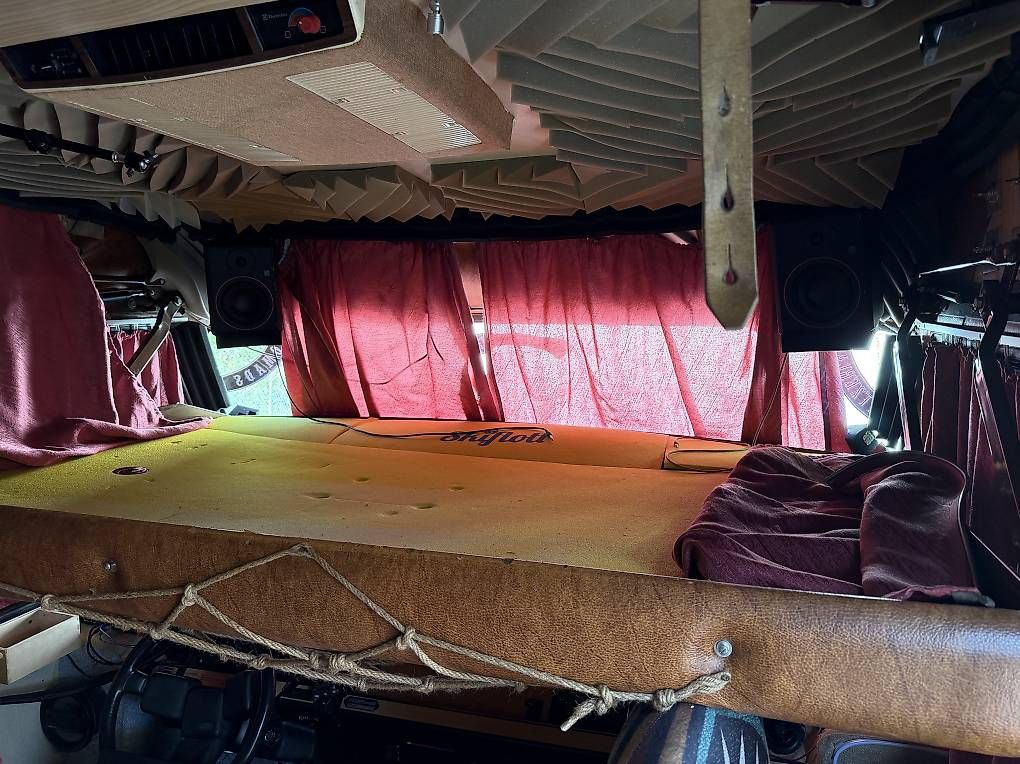 Lits: Letto Basculante Camper – D'occasion à Camorino par CamperCommunity