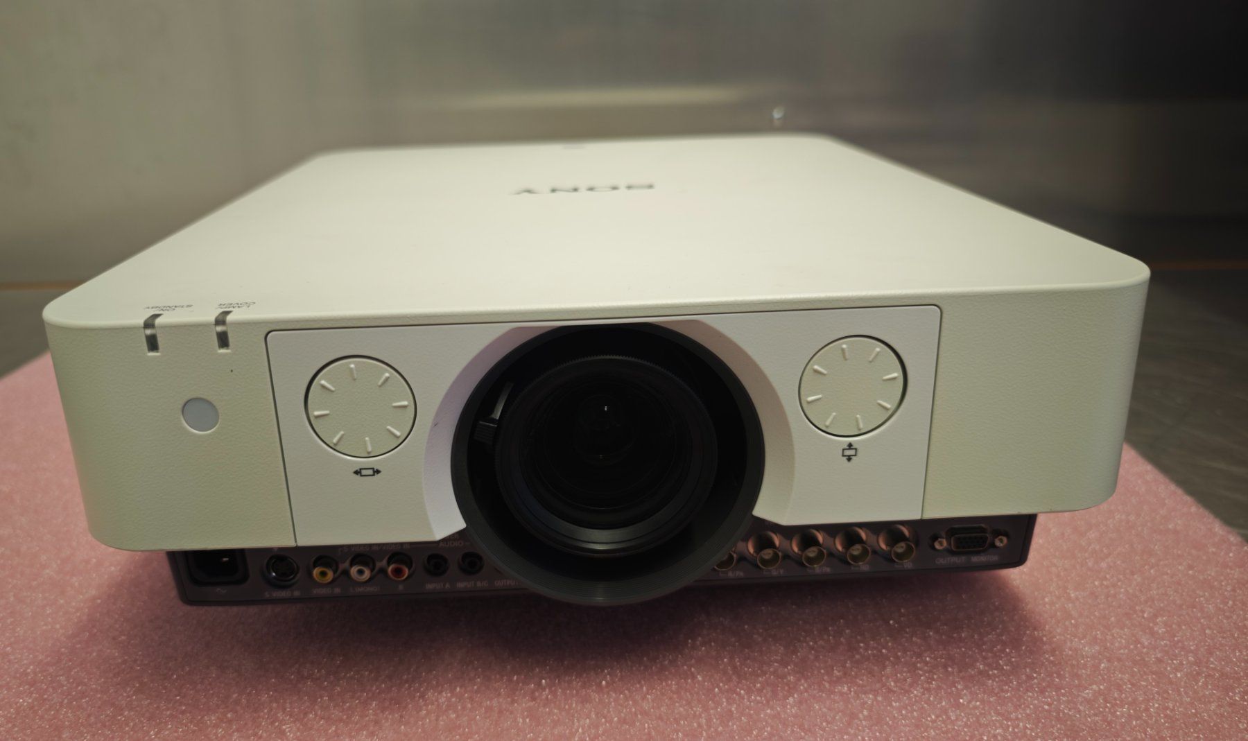 Sony Videoprojektoren: Sony VPL-FH31 Beamer – Gebraucht aus Horw von JCB_Ge 1