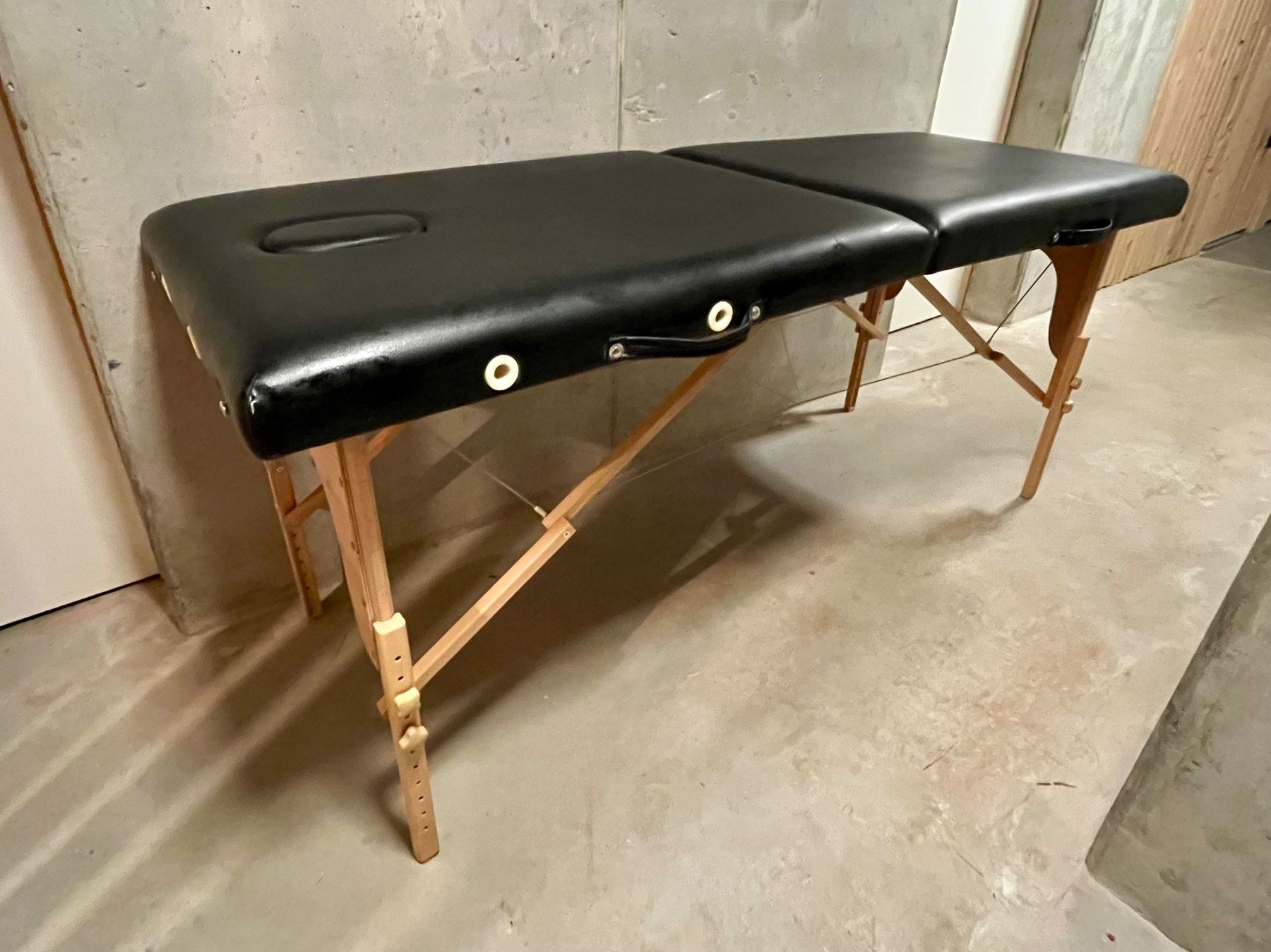 Massagegeräte: Table de massage pliante – Gebraucht aus Yverdon-les-Bains von Jane_Lane 1