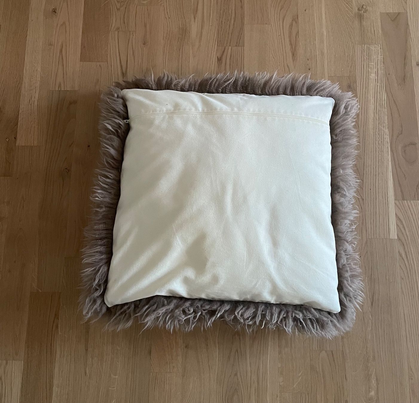 Kissen: 2 Kissen Schaffell – Neu (gemäss Beschreibung) aus Zürich von shineshineshine 2