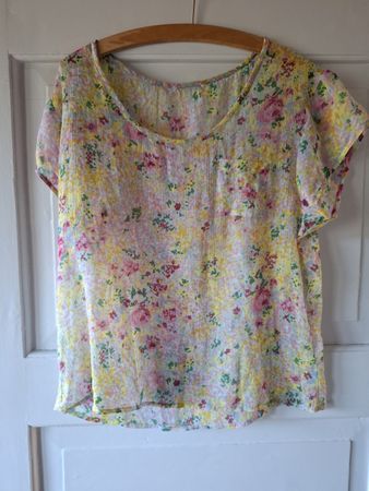 herzige Bluse Voilestoff mit Blumen 40