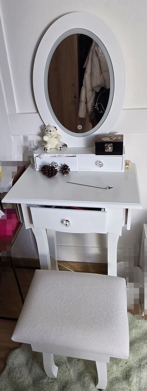 Schminktische: Schminktisch mit Hocker und LED – Gebraucht aus Bassersdorf von isu_hk9p 1