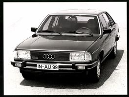Fotografie Auto Audi 100 5E, Stufenheck-