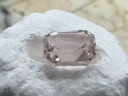 Natürlicher Kunzit, leicht pink, 7.9ct