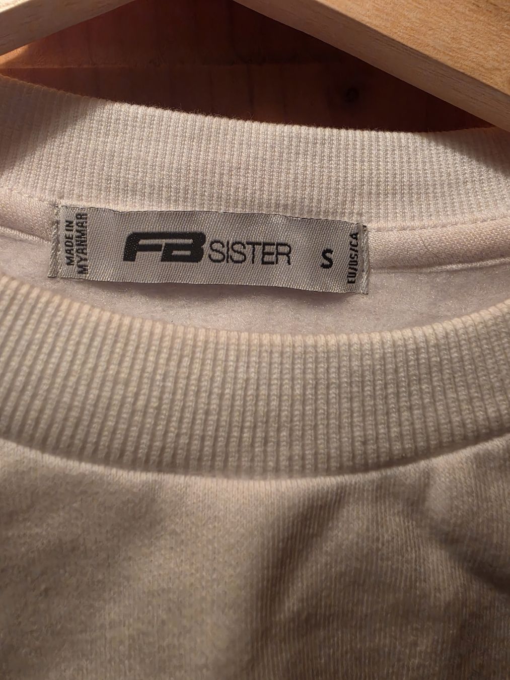 Pulls & Sweat-shirts: Pullover FB Sister weiss Grösse S guter Zustand – Neuf (Voir description) à Beromünster par viv_x99v 1