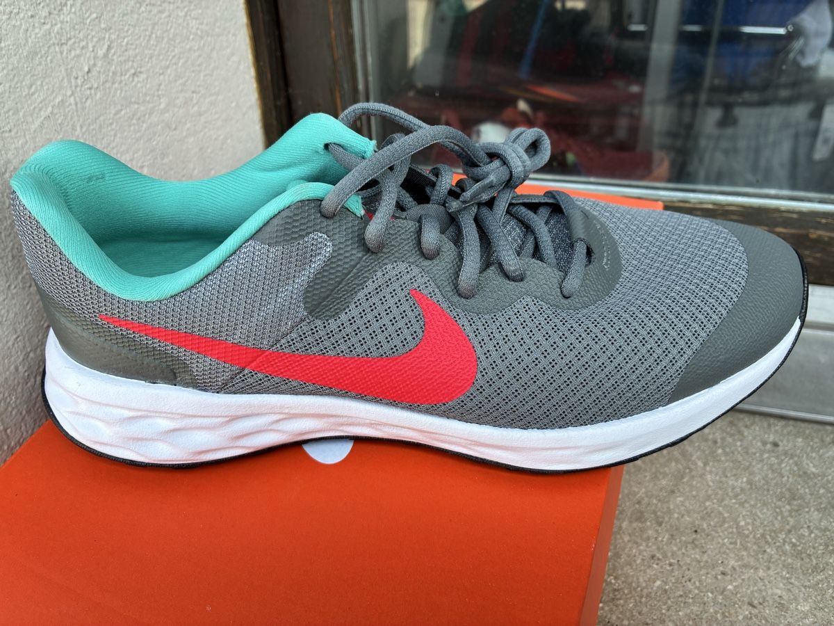 Nike Scarpe da donna: Nike Revolution 6  Grau 40 – Nuovo e nell'imballaggio originale da Zürich venduto da Msirco 2