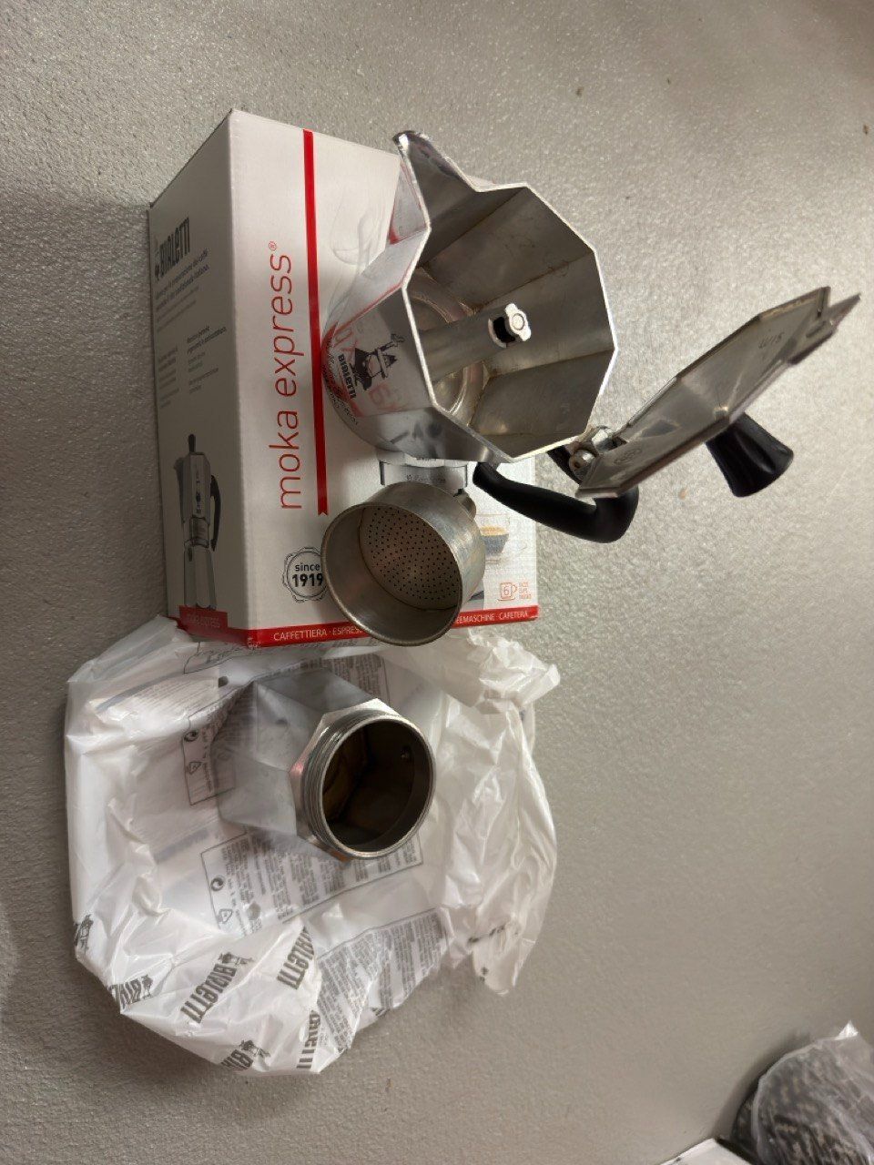 Kaffeemaschinen & Espressomaschinen: Bialetti Moka Express - 6 cups – Gebraucht aus Zürich von lou_p9cr