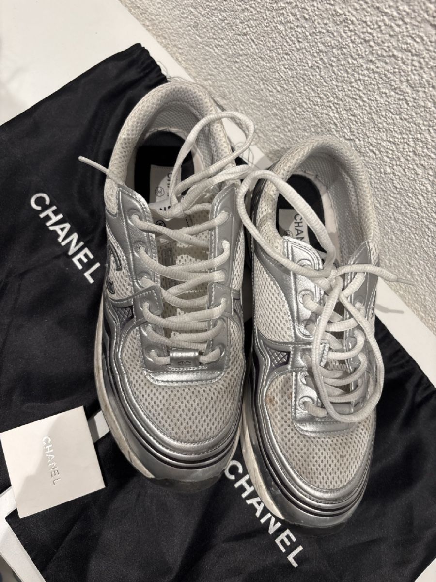 Chanel Scarpe da uomo: Chanel Sneaker Gr. 43 – Usato da Windlach venduto da ssp_k9j9 2