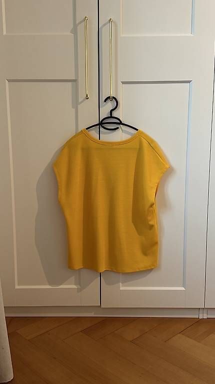 T-shirt: Kurzarm-Shirt, gelb, S/36 – Usato da Luzern venduto da bar_v528 2