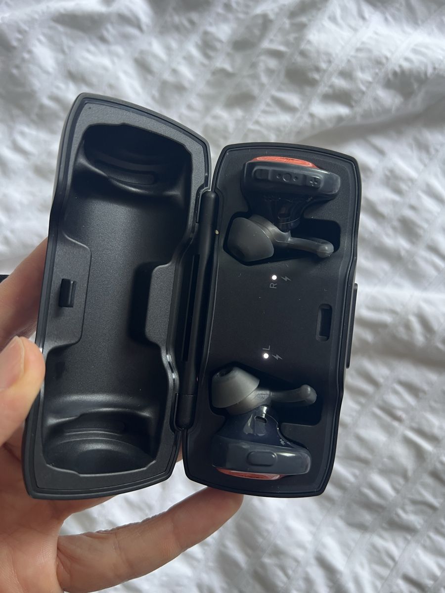 Bose Kopfhörer: BOSE soundsport wireless earbuds with Charging Case – Gebraucht aus Bremgarten b. Bern von chouyanyan 2