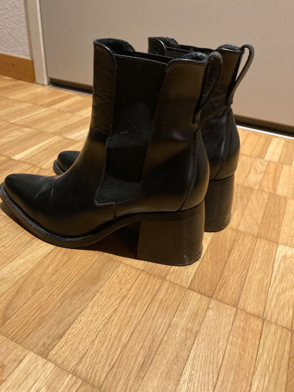 Scarpe da donna: Schwarze Stiefeletten von AllSaints – Usato da Zürich venduto da kristina_korotysh