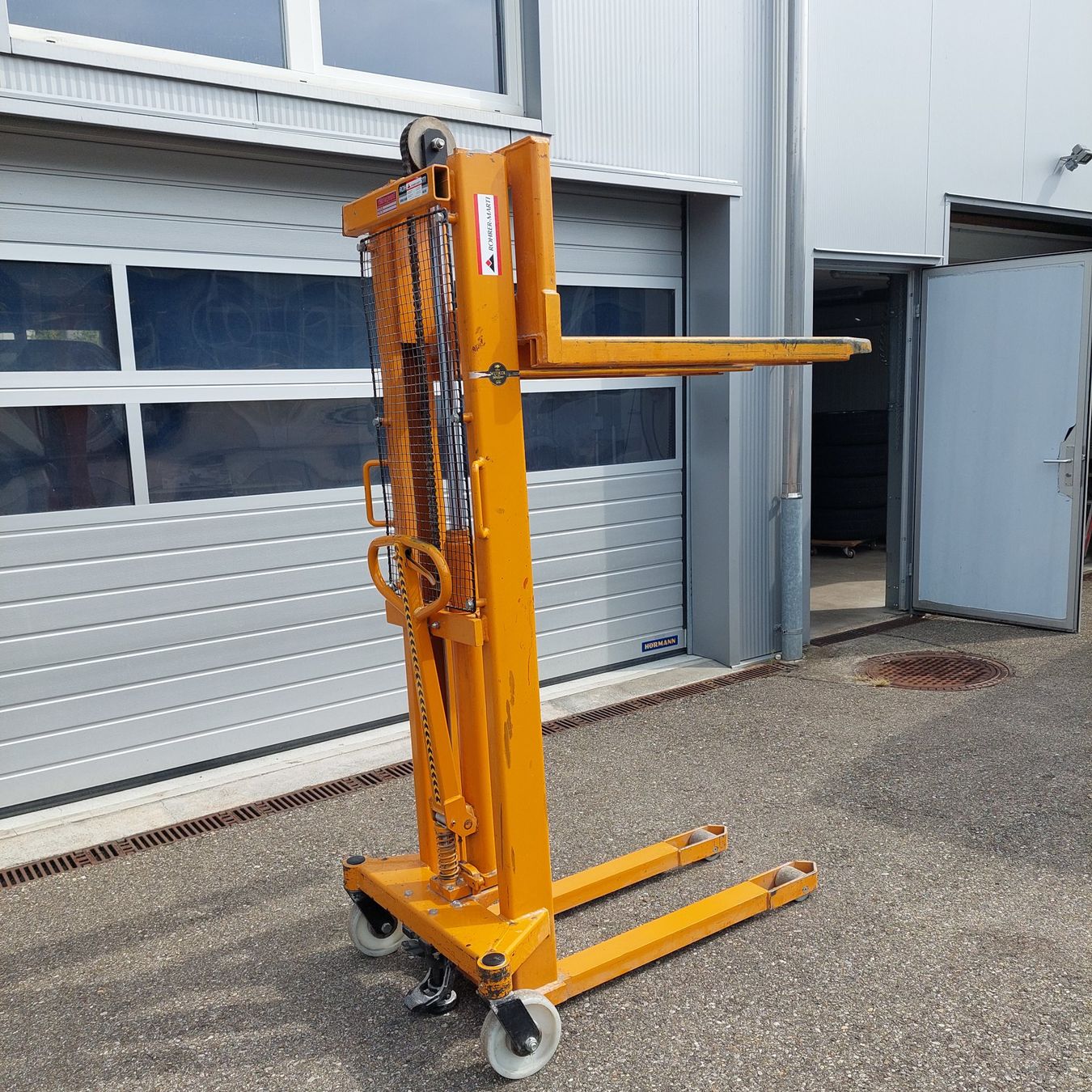 Carrelli elevatori e a forche: Hochhubwagen Manuell vestergaard – Usato da Wängi venduto da Fe57 2