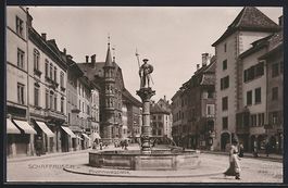 Schaffhausen, Frohnwagplatz mit Brunnend