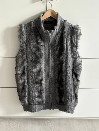 Graue Strickweste mit Kunstfell von Tchibo - Grösse M!