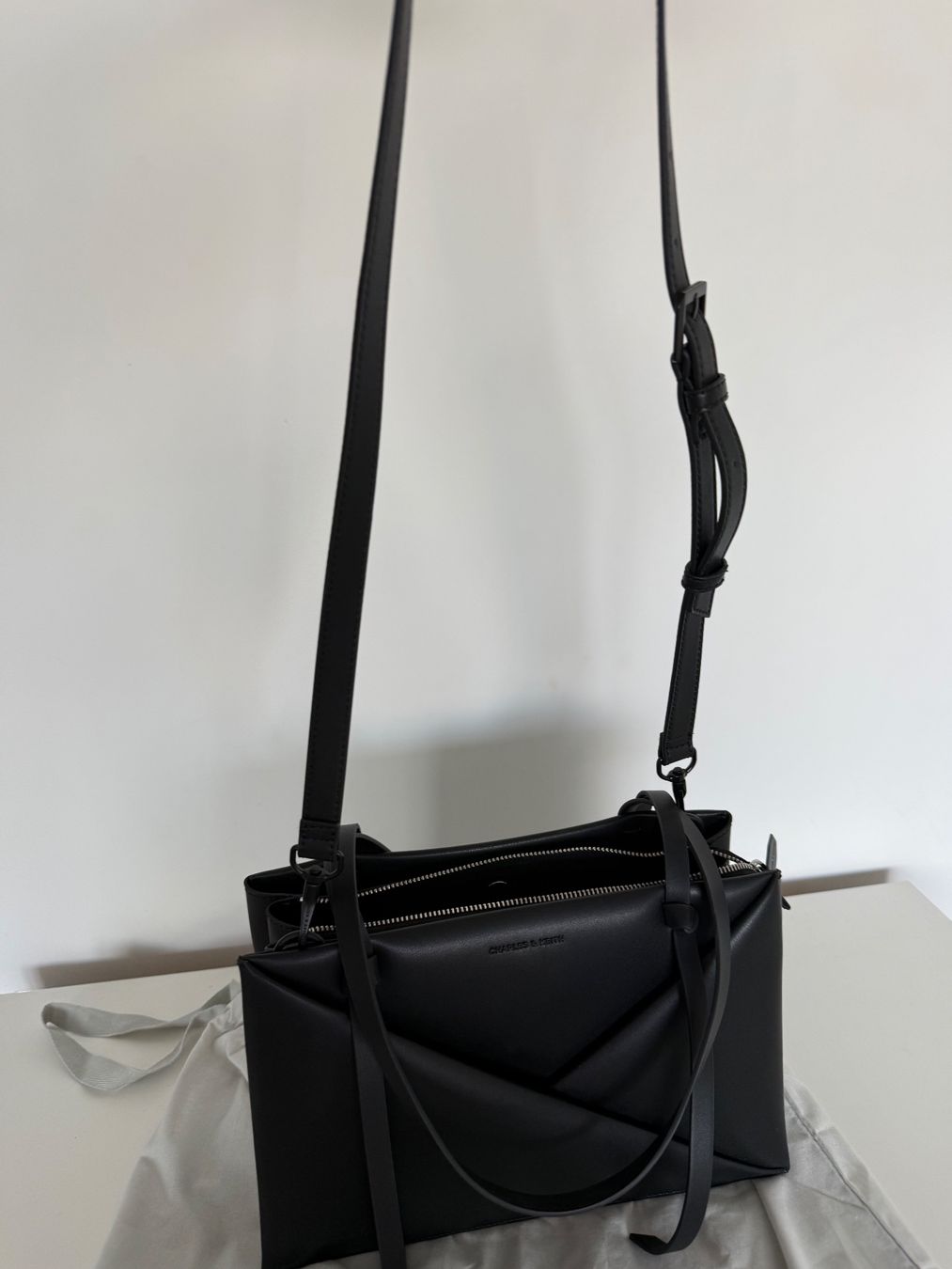 Borse da donna: Handtasche Charles and Keith schwarz – Usato da Wabern venduto da Blacktangerine 4