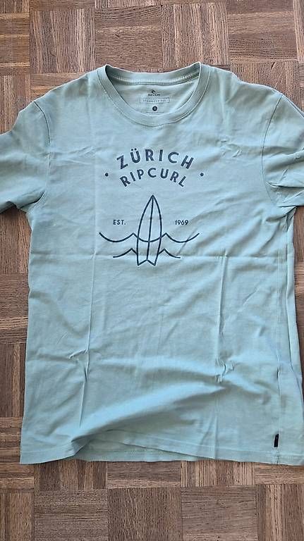 T-Shirts: Zürich Ripcurl Shirt S – Gebraucht aus Wallisellen von s.varone