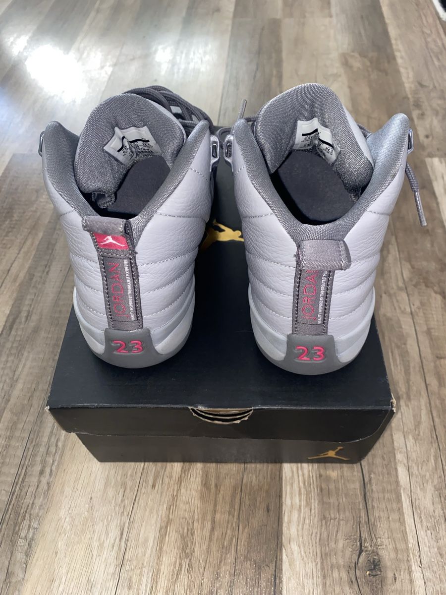 Scarpe da uomo: Jordan 12 Retro Grey/Pink size 39 – Usato da Montreux venduto da mar_78rw