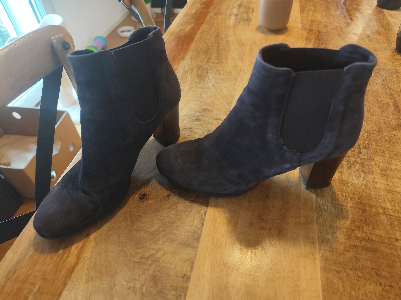 Scarpe da donna: Bottines en daim marron neuves, taille 38 – Usato da Neuchâtel venduto da pie_8t6p