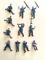 Soldats en plastique, 1/72, 25 mm. 11 pièces, 1939-45 ?