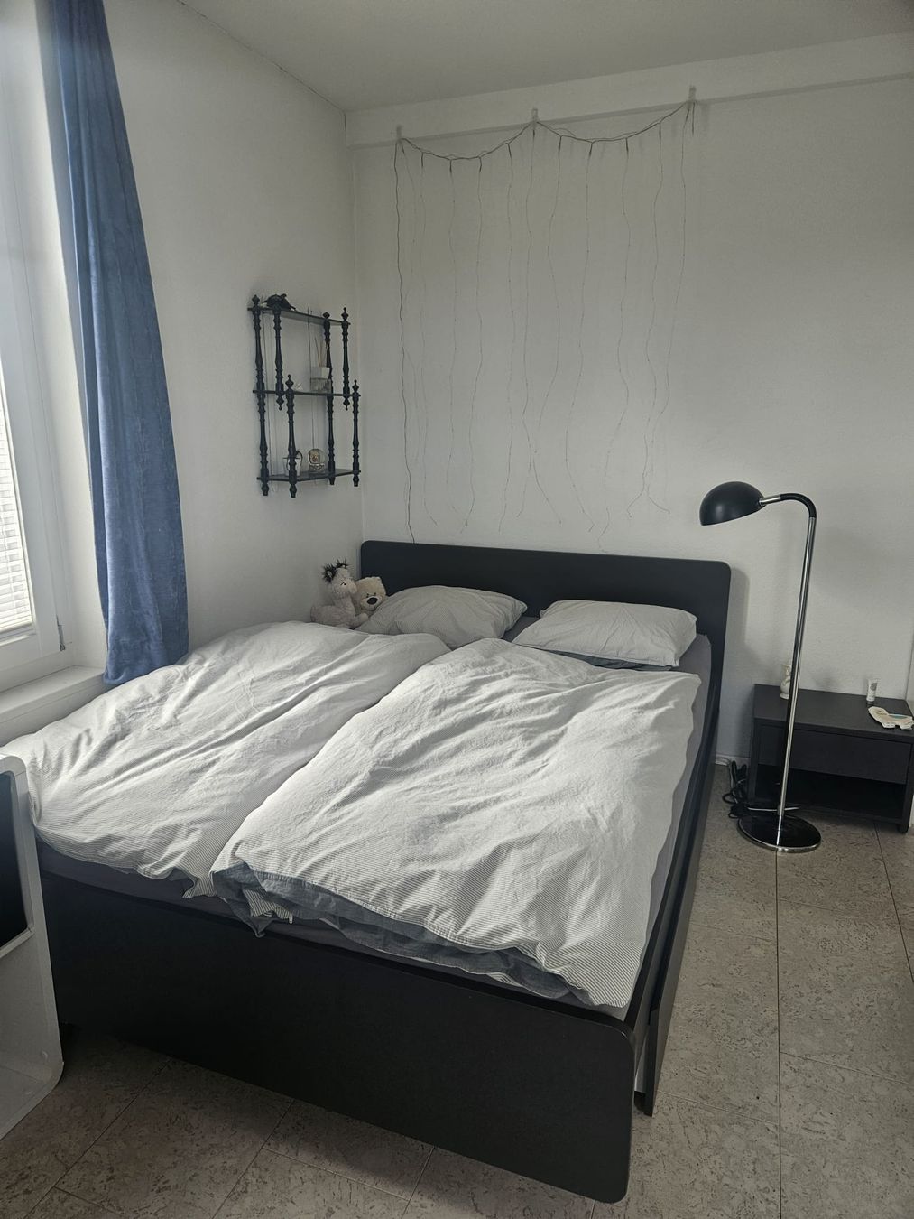 Letti: Doppel-Bett mit Schubladen und Nachttisch – Usato da Murten venduto da and_b9rp