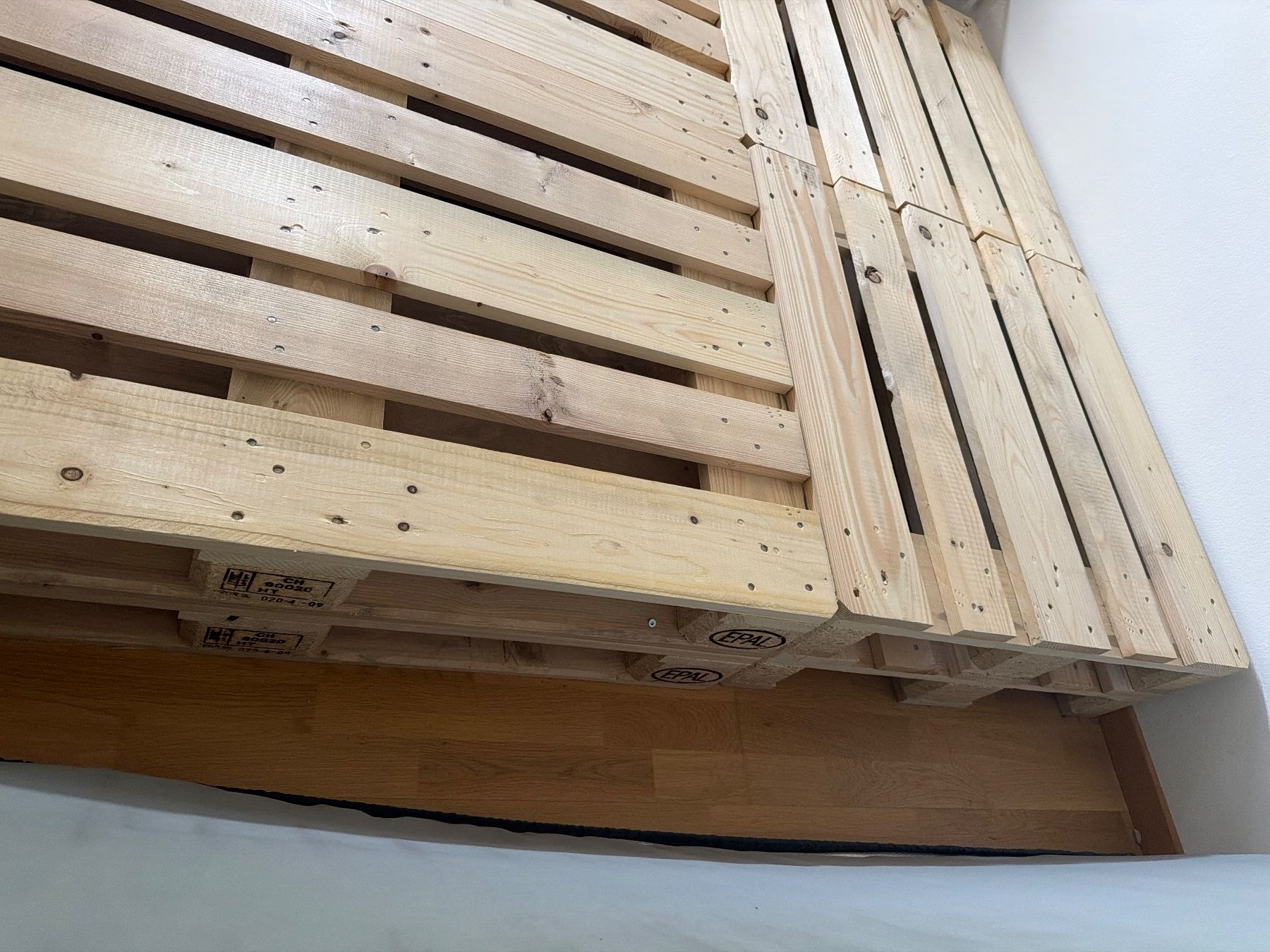 Betten: Palettenbett 160 x 200 cm – Neu (gemäss Beschreibung) aus Bern von JDR1 2