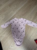 Baby Body H&M rosa mit Reh-Muster Langarm Grösse 62
