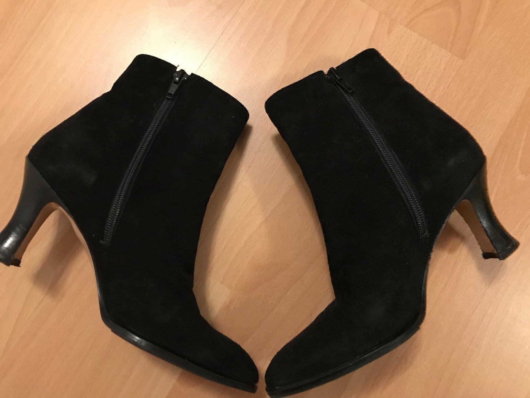 Scarpe da donna: Schwarze Leder-Stiefeletten, Gr. 36.5 – Nuovo (secondo la descrizione) da Hünenberg See venduto da spartakus02 1