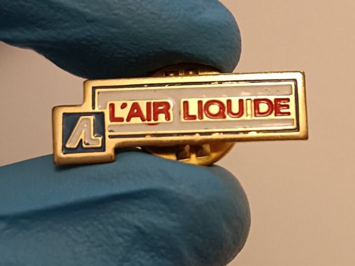Plaketten & Abzeichen: Pin A L'Air Liquide - Box 31 – Gebraucht aus Köniz von Pinscollect