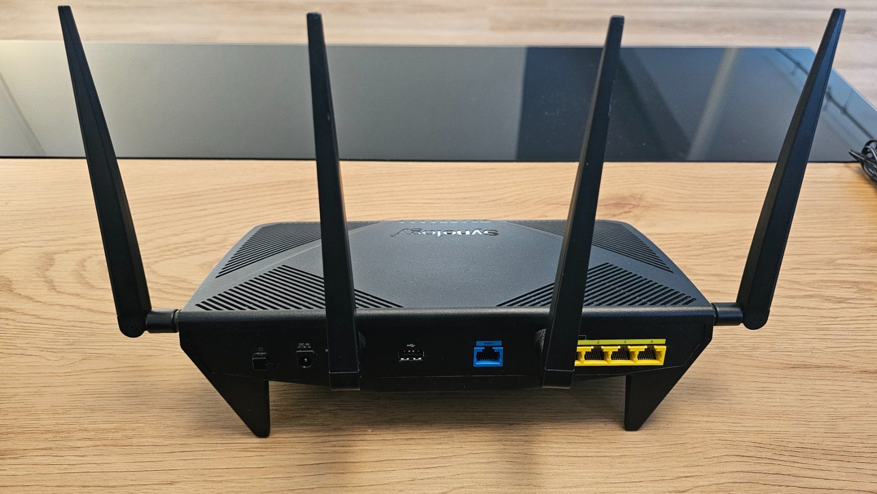 Synology Modem & Router: Synology RT2600ac + MR2200ac Mesh Router Set inkl. Mini-USV – Usato da Beringen venduto da Bugsdanny 1