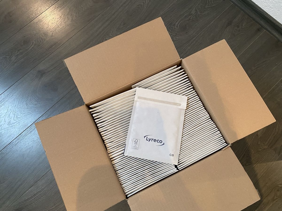 Buste & buste per spedizione: 96 Luftpolsterversandtaschen Couverts  – Nuovo (secondo la descrizione) da Hägglingen venduto da Karin0802