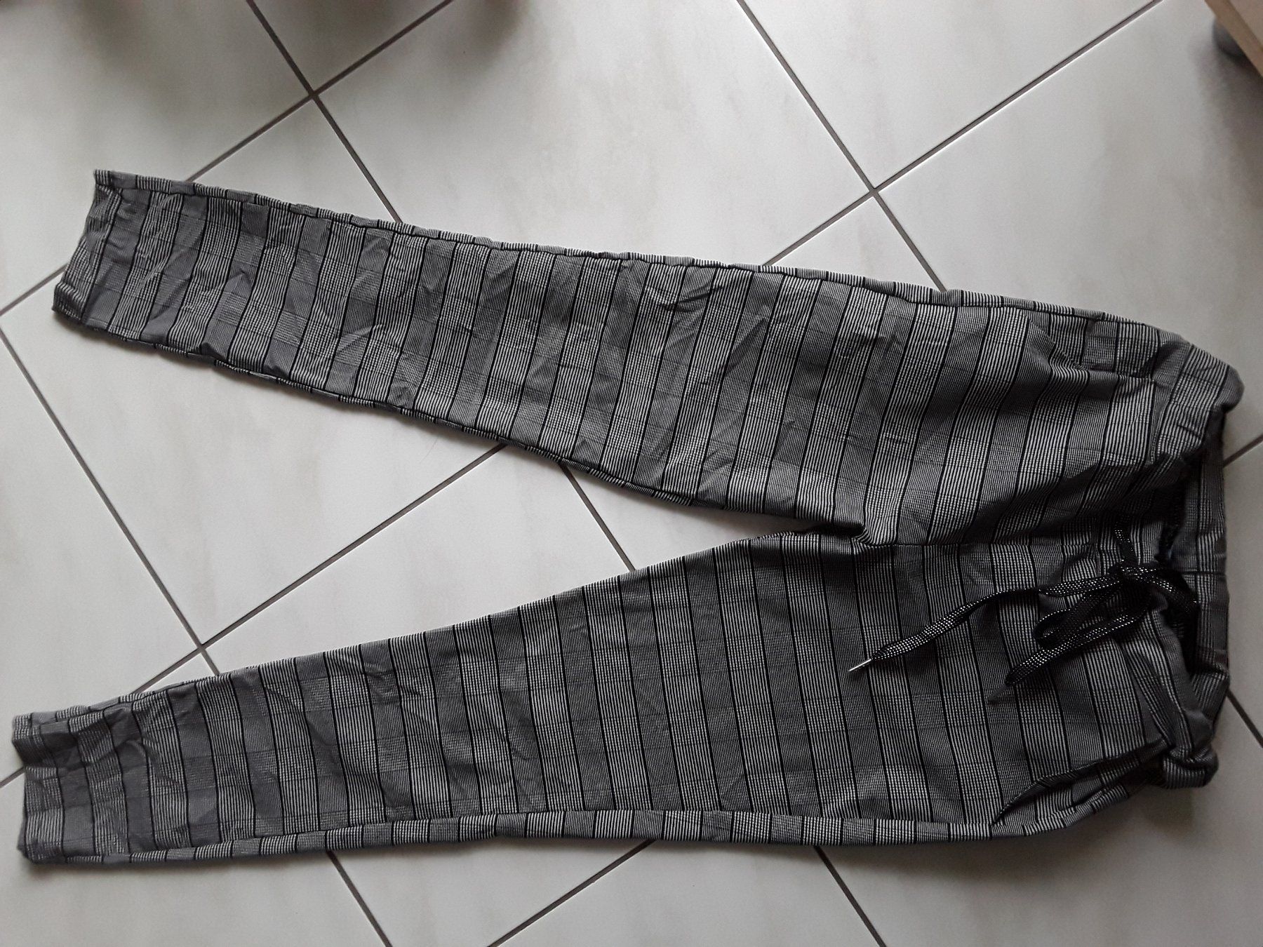 Pantaloni: neuw.Sportliche Freizeithosen Gr.S – Nuovo (secondo la descrizione) da Heimberg venduto da Samprof 2