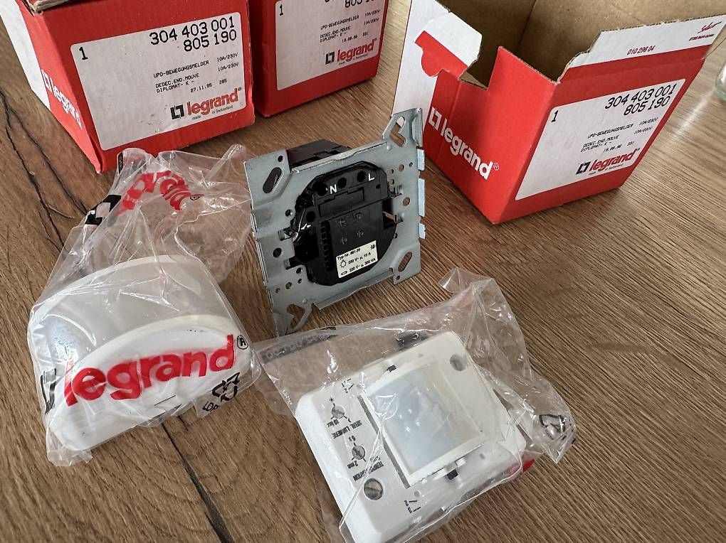 Legrand Interruttori: Détecteurs de mouvement Legrand neufs – Nuovo e nell'imballaggio originale da Ste Croix venduto da Barjot