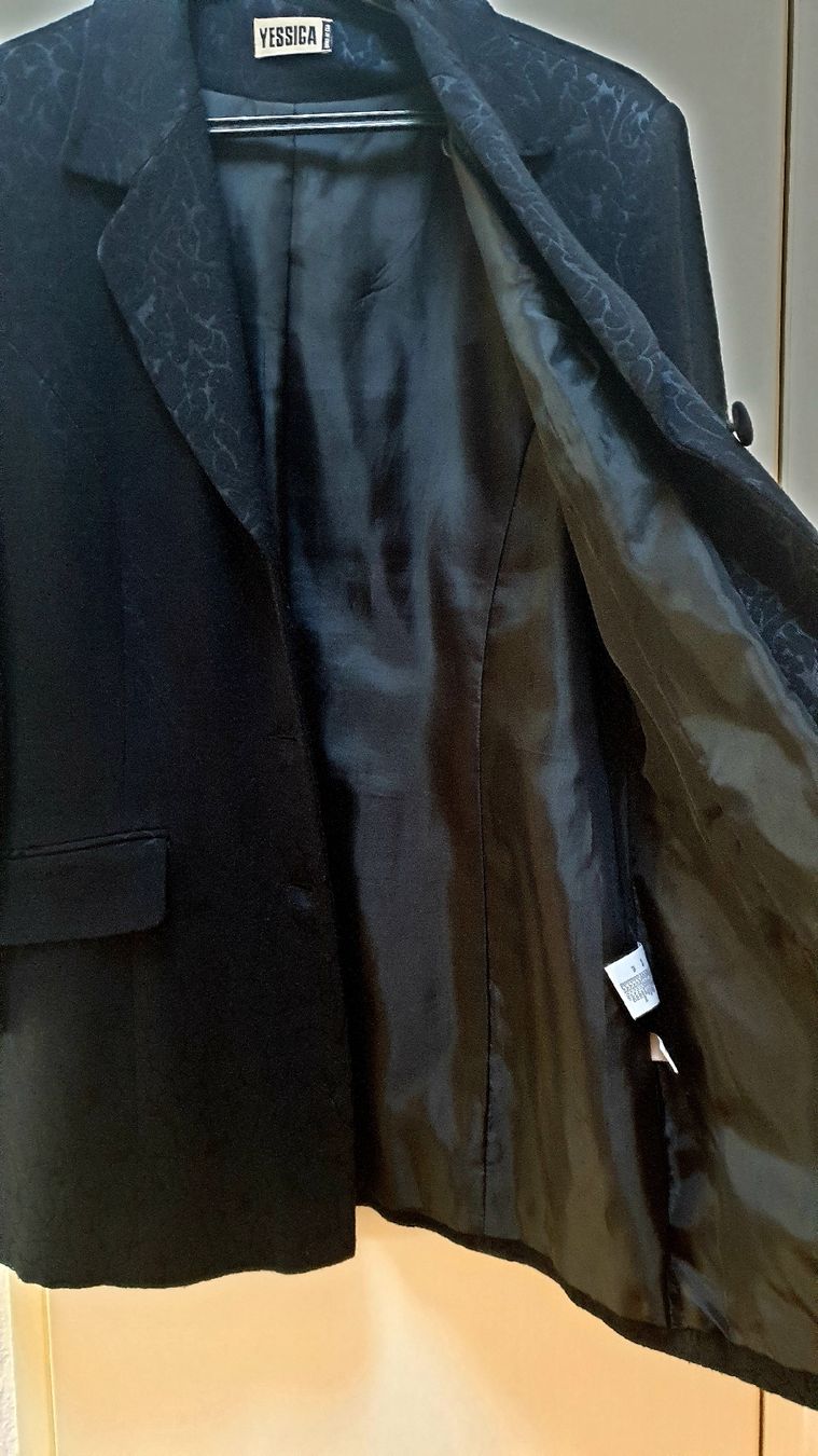 C&A Giacche: Schicker  Blazer, Schwarz, Grösse 40 – Usato da Thun venduto da Vecgou 2